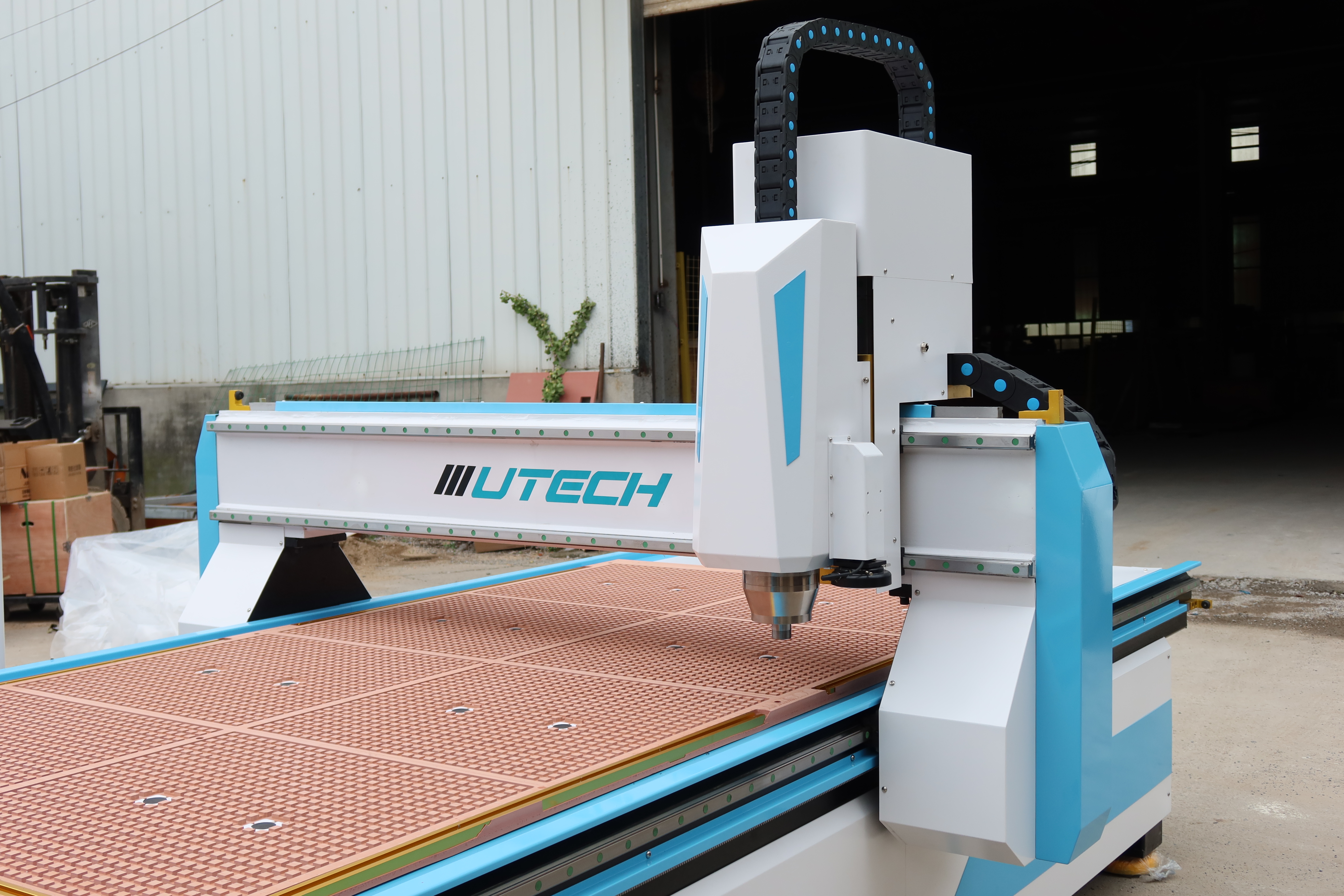 máy định tuyến cnc